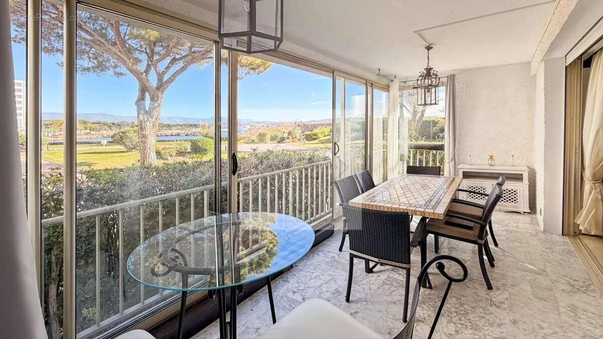 Appartement à MANDELIEU-LA-NAPOULE