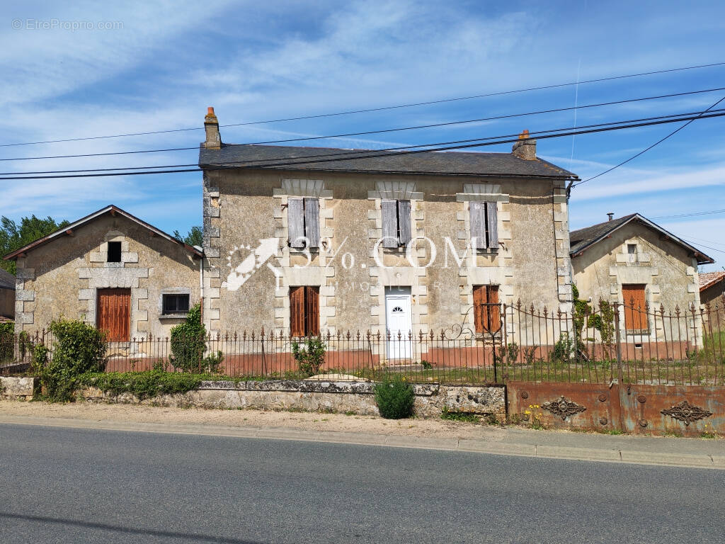 Maison à LA GRIMAUDIERE