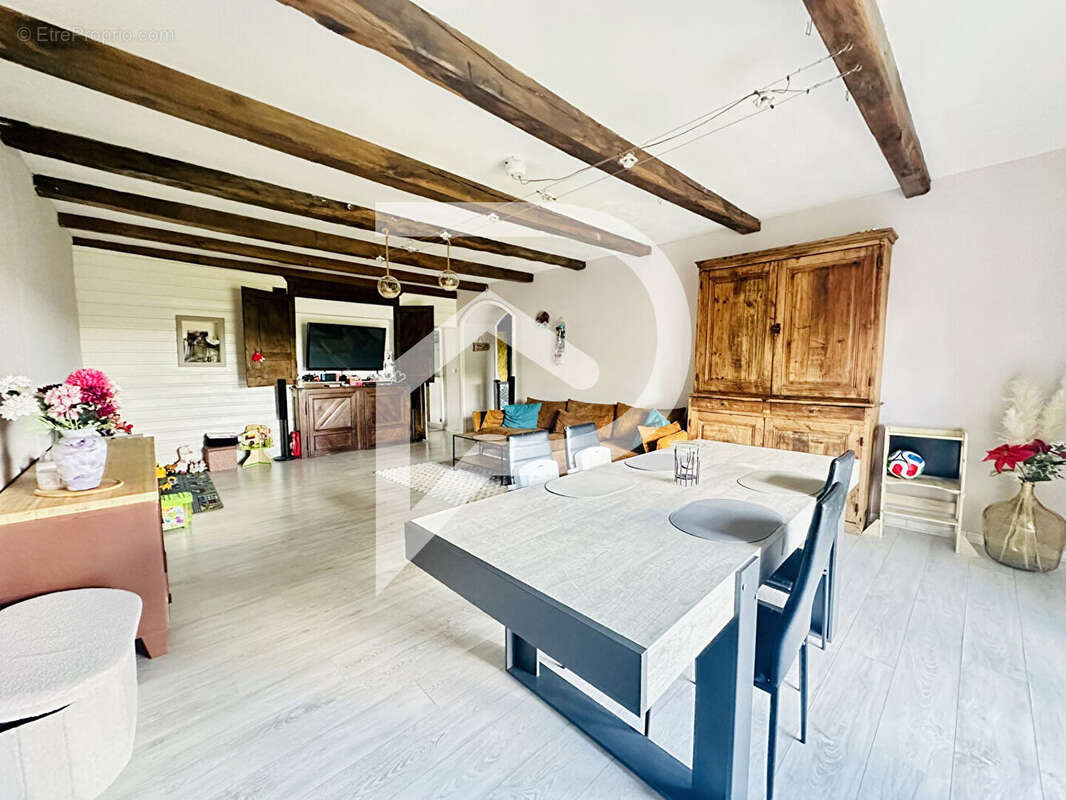 Maison à IS-EN-BASSIGNY