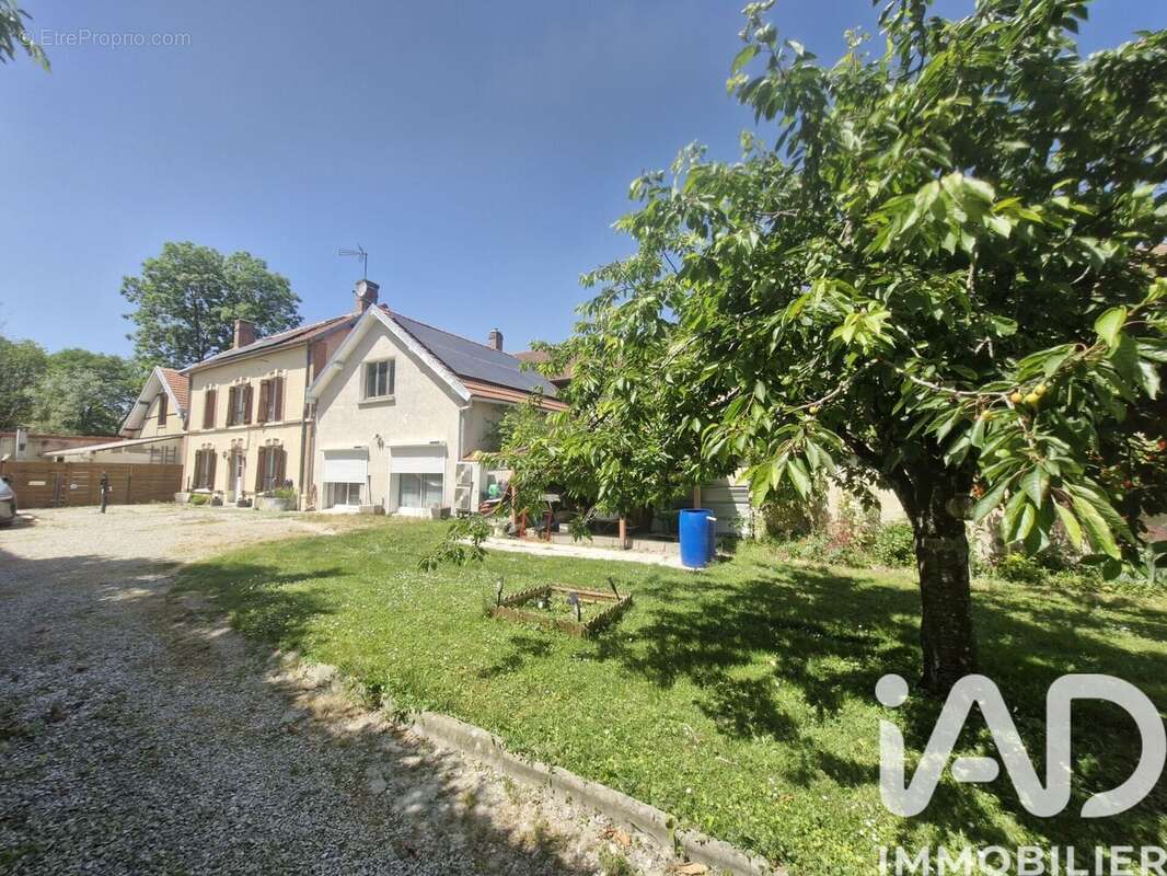 Maison 173 m² à Esclavolles-Lurey  - photo 8
