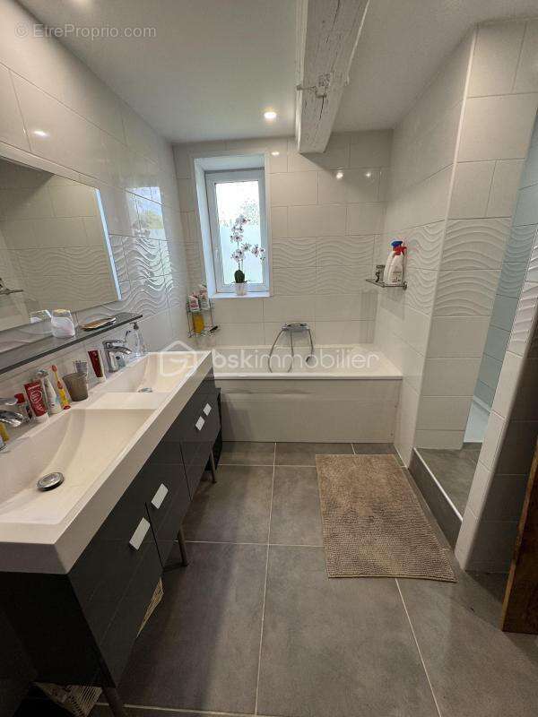 Maison à SAINT-DENIS-DE-CABANNE