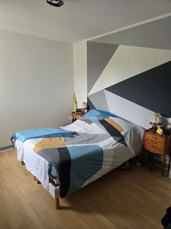 Maison à CREUZIER-LE-VIEUX