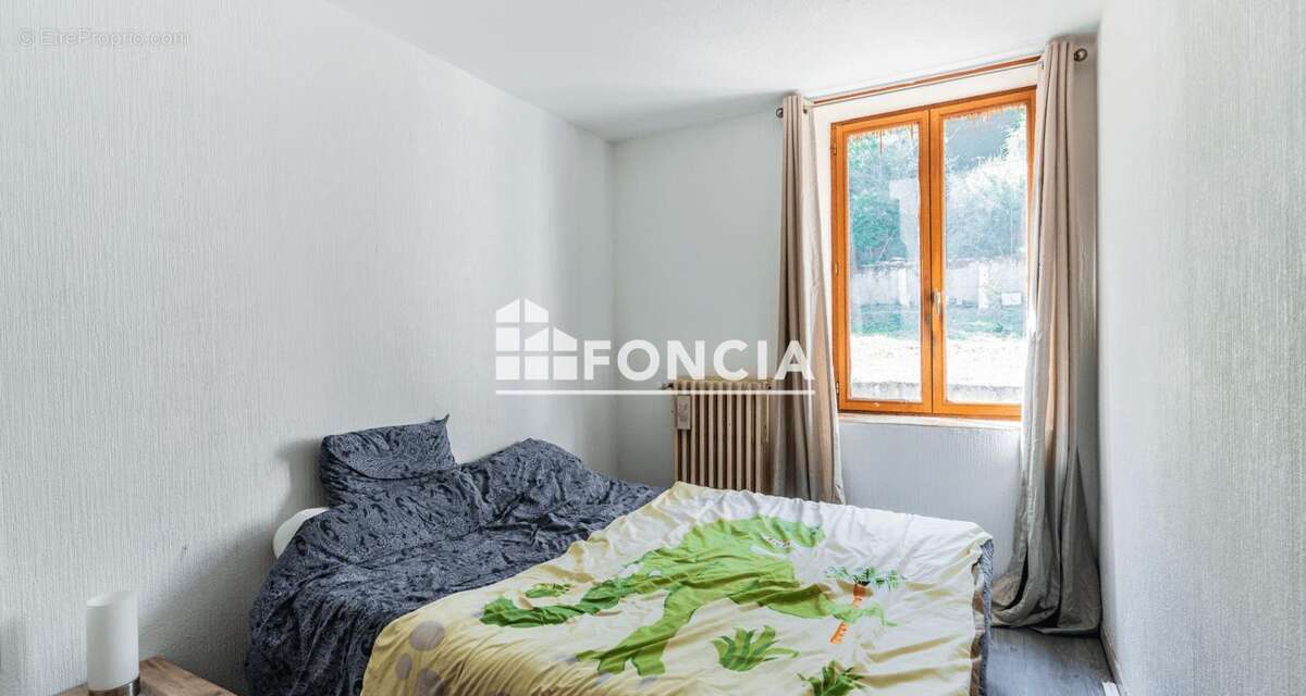 Appartement à CHATEL-SAINT-GERMAIN