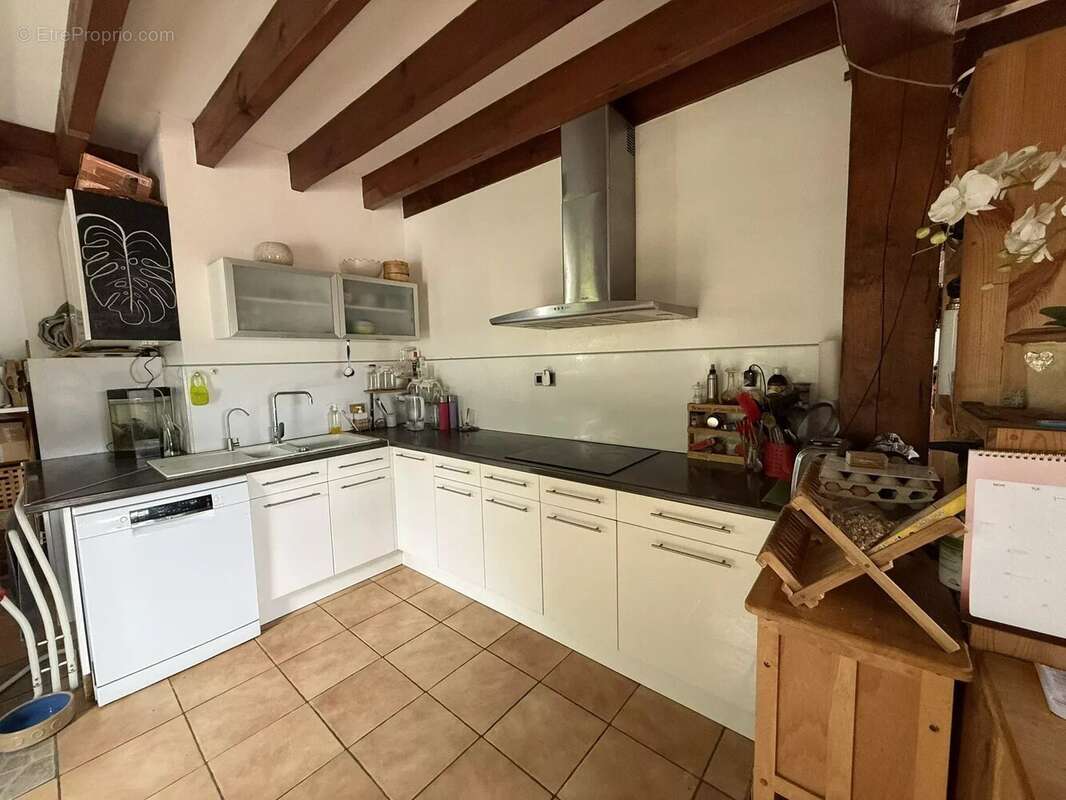 Maison au Pays Basque de 185 m² avec 3 chambres et 2 studios - photo 3