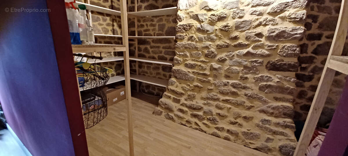 Maison à ENTRAYGUES-SUR-TRUYERE