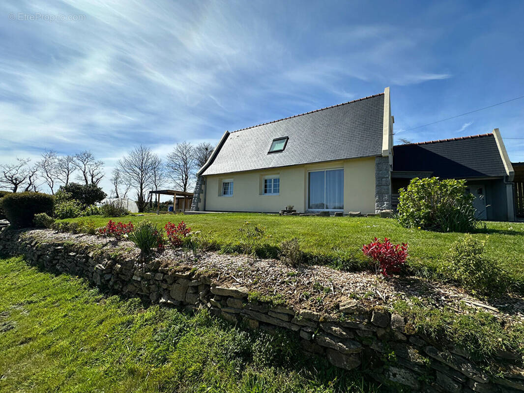 Maison à LAMPAUL-GUIMILIAU
