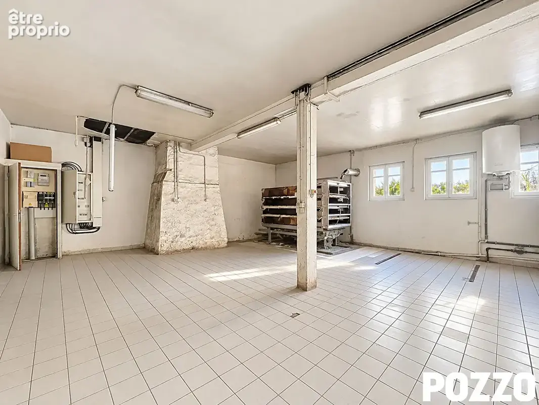 A Vendre - Saint Hilaire Du Harcouet - Immeuble 5 pièce(s) 245 m² - local commercial - appartement - maison - photo 10