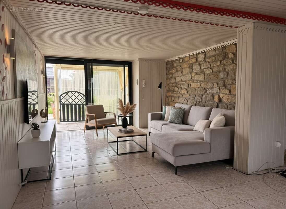 projection de comment la pièce pourrai être aménagée - Maison à SENE
