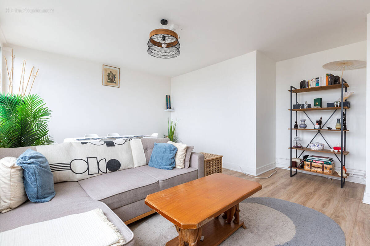 Appartement à PARIS-14E