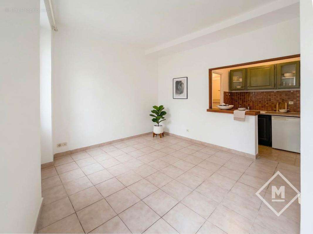 Appartement à MARSEILLE-5E