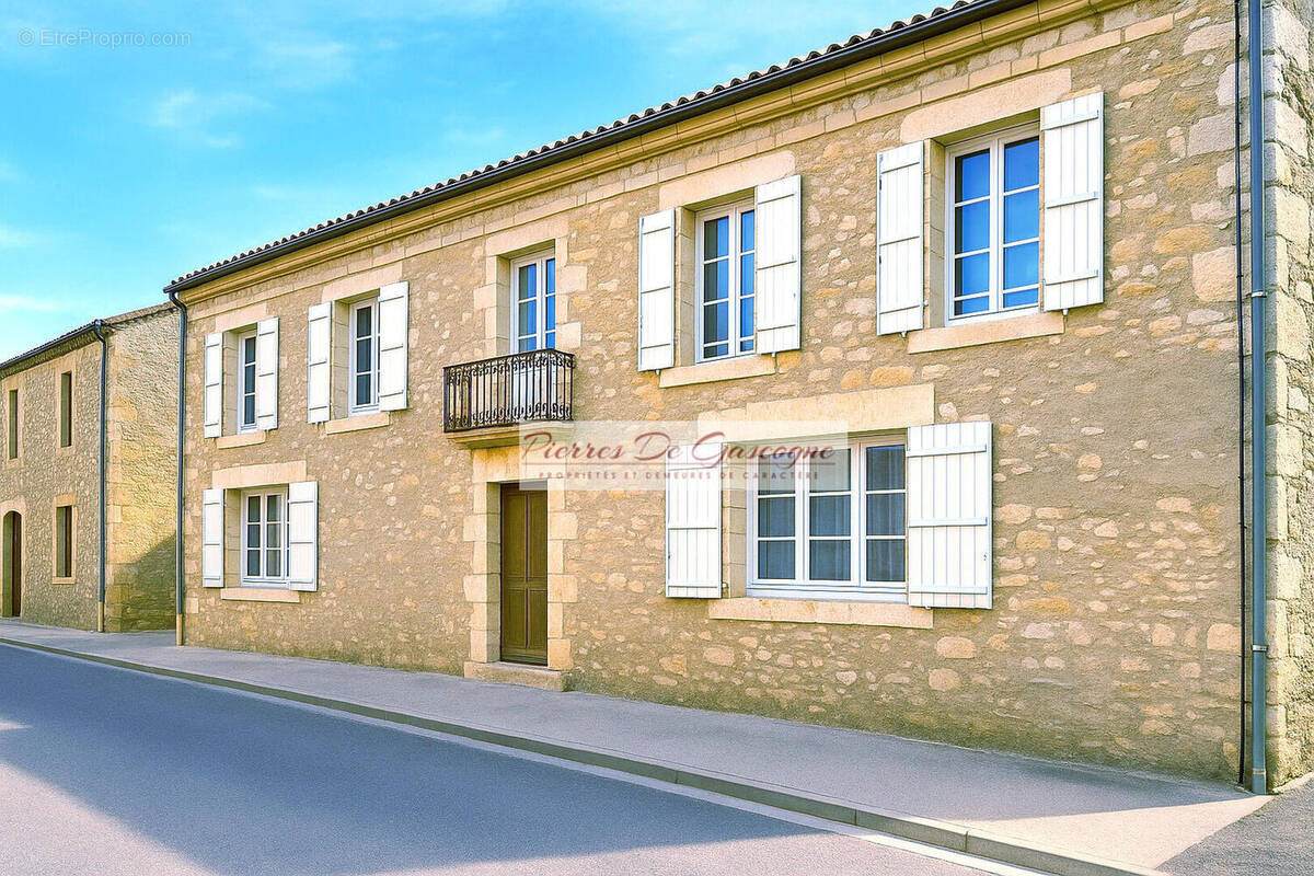 Maison à VIC-FEZENSAC