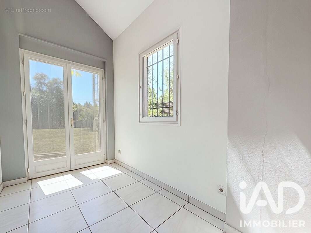 Maison 178 m² à Saint-Prix  - photo 6