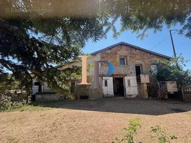 Maison à POUILLY-SOUS-CHARLIEU