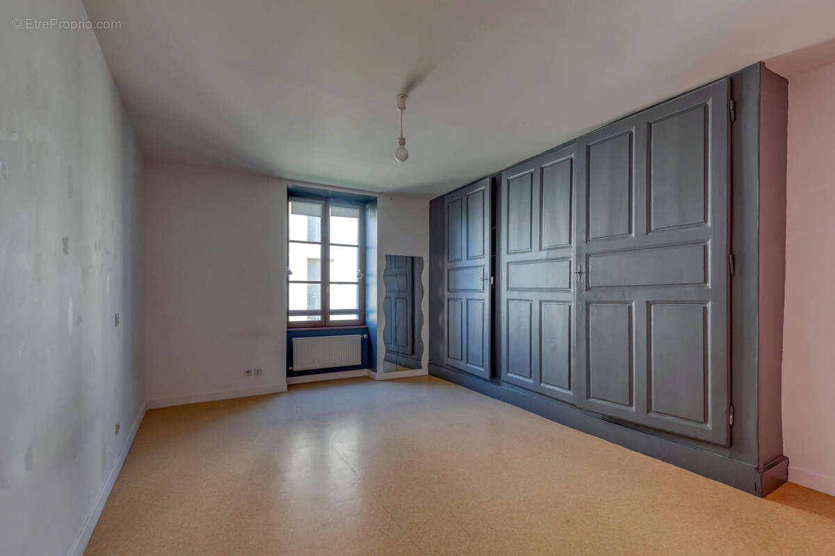 Appartement à SAINT-NAZAIRE-LES-EYMES