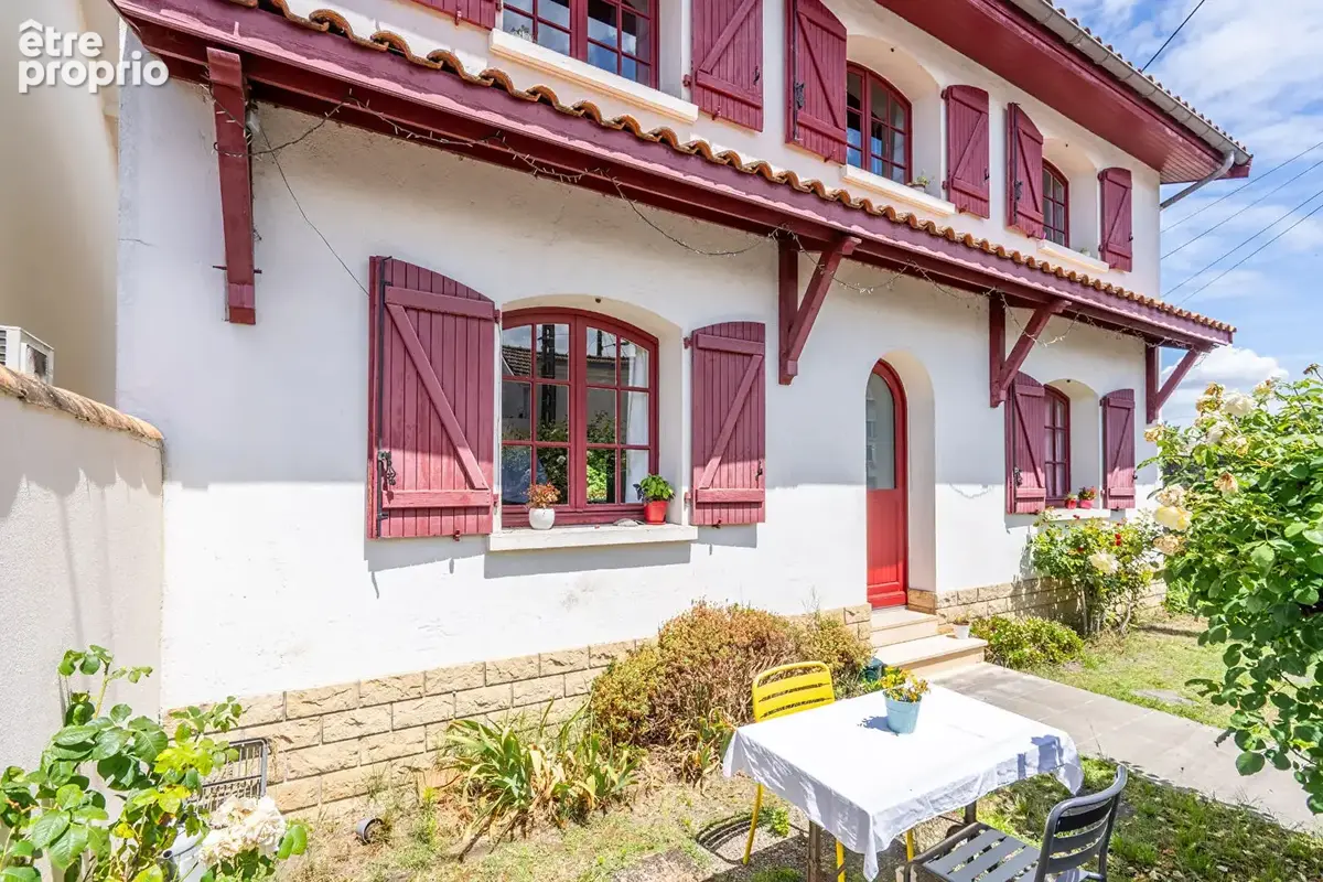 Bègles Proche Barrière - Maison de 188m² avec jardin et garage - photo 2