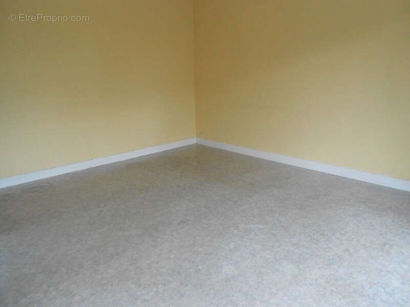 Appartement à VAUX-LE-PENIL