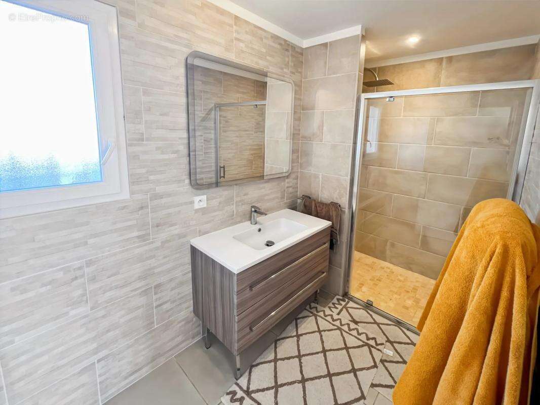 Maison à VINON-SUR-VERDON