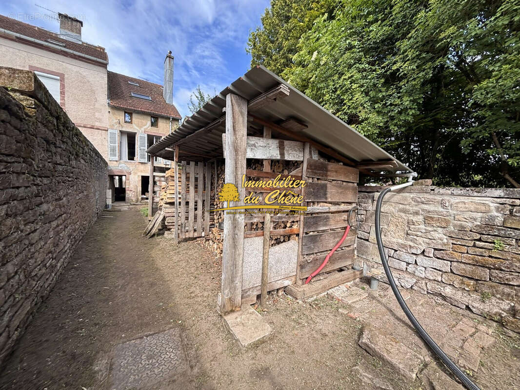 Appartement 215 m² à Luxeuil-Les-Bains  - photo 3