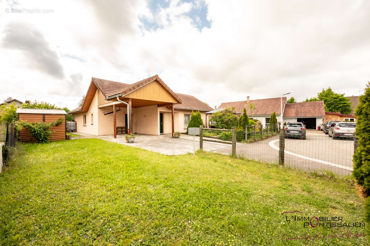 Maison à LEVIER