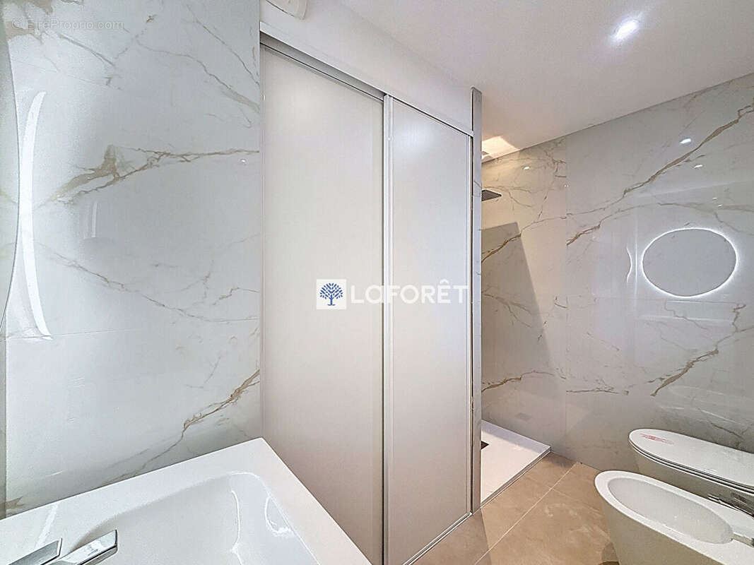 Appartement à ROQUEBRUNE-CAP-MARTIN