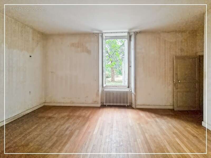 Maison à vendre 8 pièces +  grange PREVERANGES (18) - photo 11