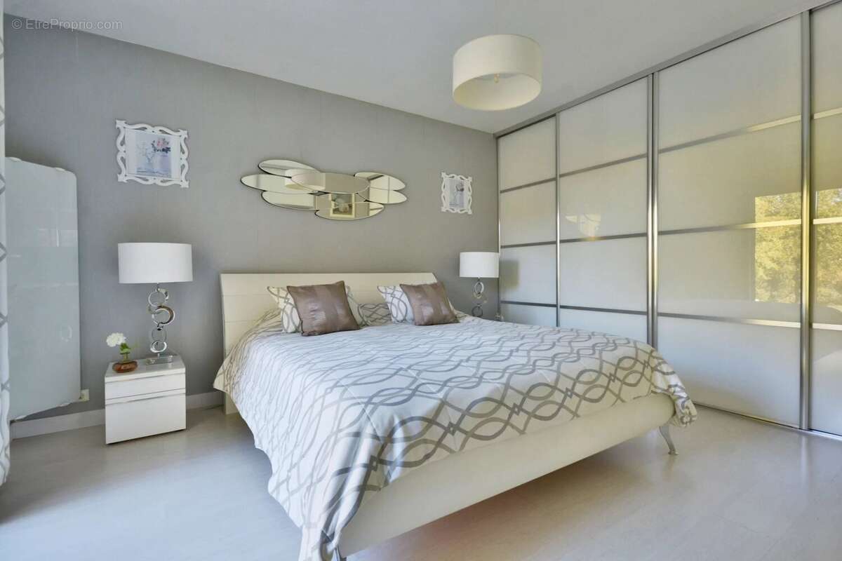 Maison à ROQUEFORT-LES-PINS