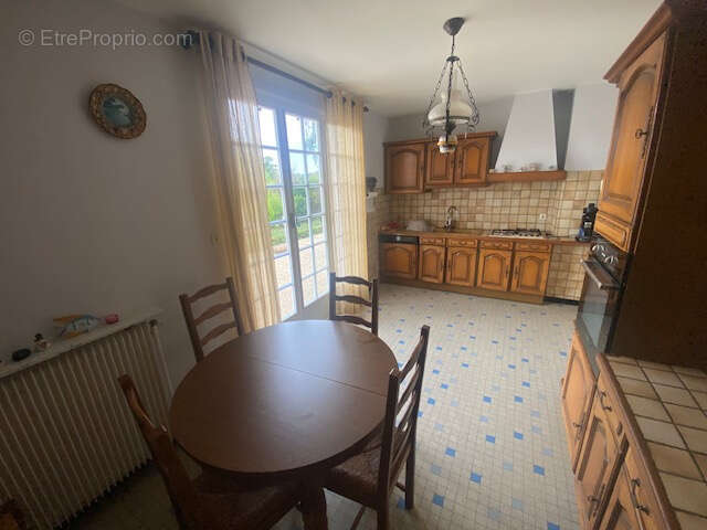 Maison des années 1970 avec sous-sol sur terrain clos de 680 M2 - photo 5