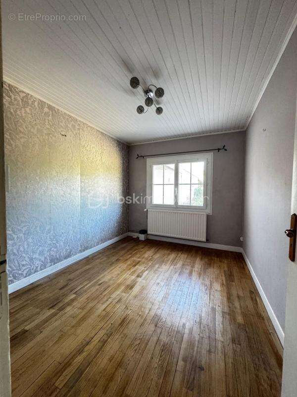 Maison de village au calme 135m2, 5 chambres 10min civray terrain 1300m2 - photo 6