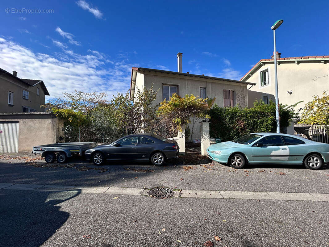 Appartement à GUILHERAND-GRANGES