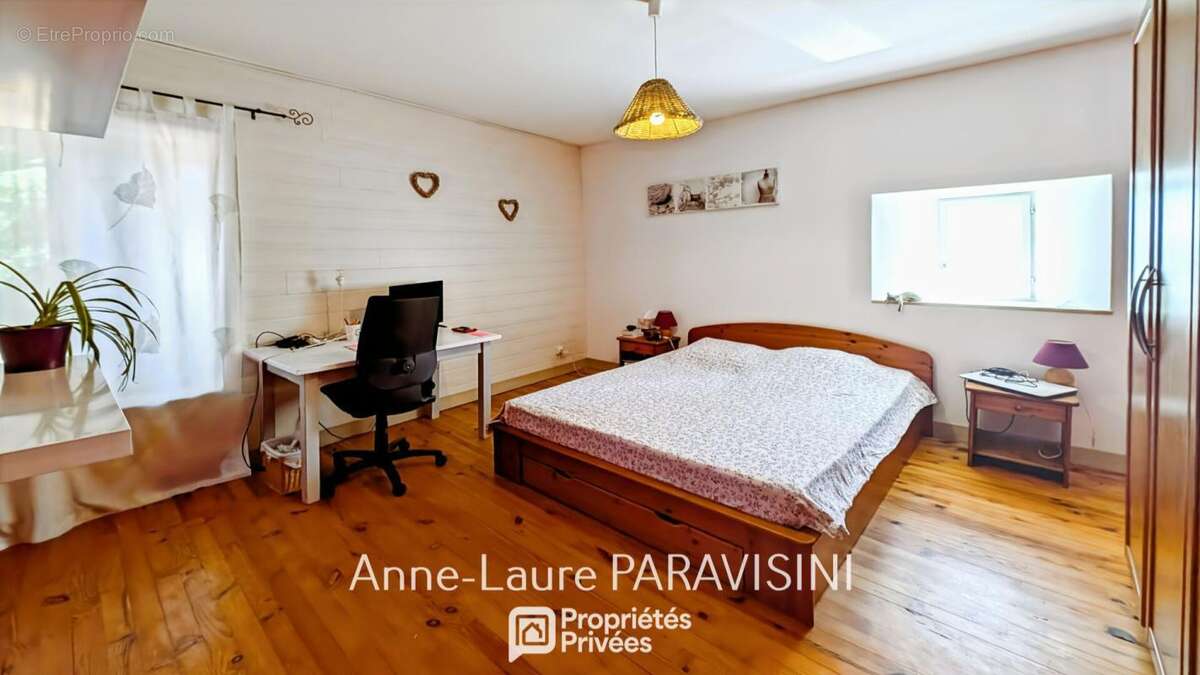 Maison, gîte indépendant et écuries sur 12 000 m² avec vue panoramique - photo 11