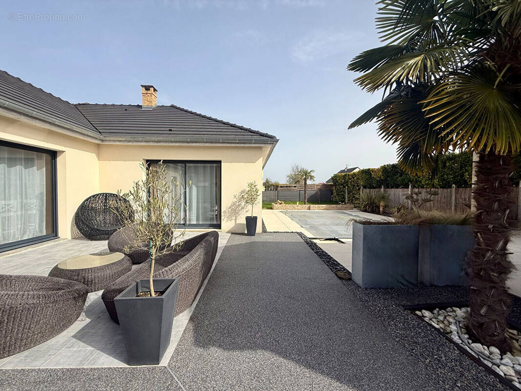 Maison à SAINT-POUANGE