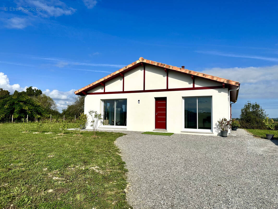 Maison à BEHASQUE-LAPISTE