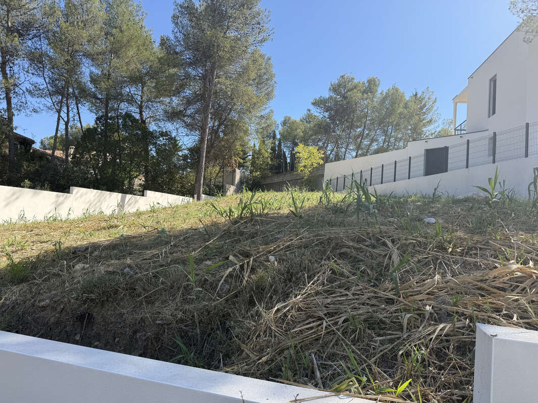 Terrain à SAINT-CLEMENT-DE-RIVIERE