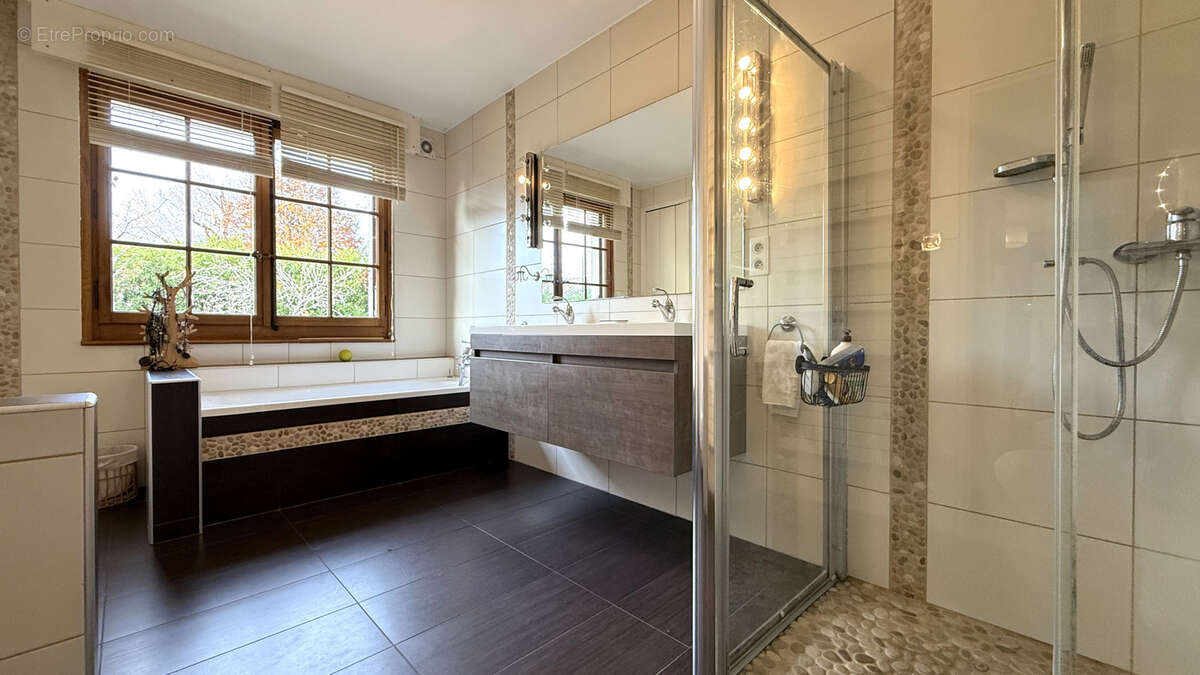 Maison à PREVESSIN-MOENS