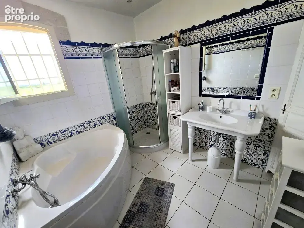 Spacieuse villa - 4860 m2 Terrain - Piscine. - photo 10