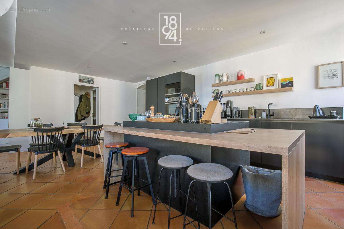 Appartement à MARSEILLE-1E
