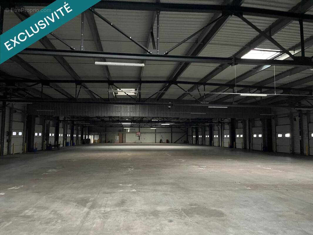 Photo 1 - Commerce à MONTIERCHAUME