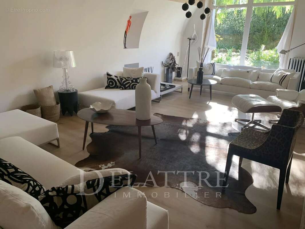 Appartement à ROQUEFORT-LES-PINS