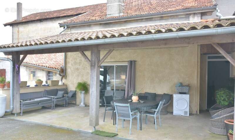 Maison à LES EGLISOTTES-ET-CHALAURES