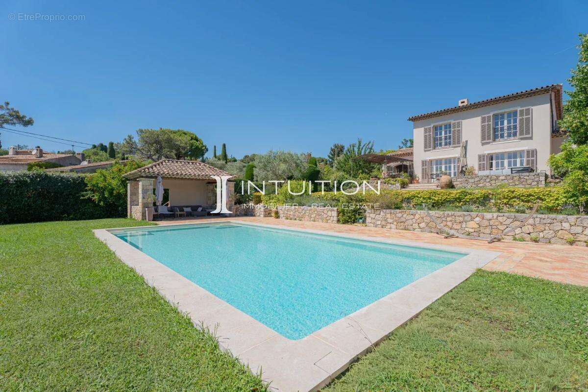 Mougins - Les Colles : Propriété de prestige avec vue panoramique sur le village - photo 3