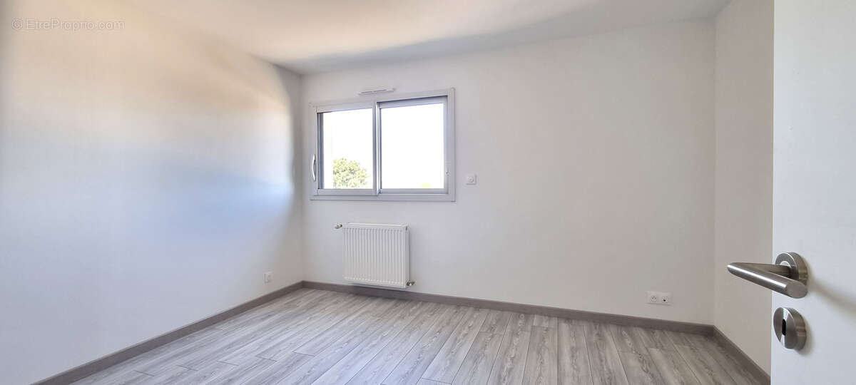 Belle maison neuve dans un cadre verdoyant - photo 9