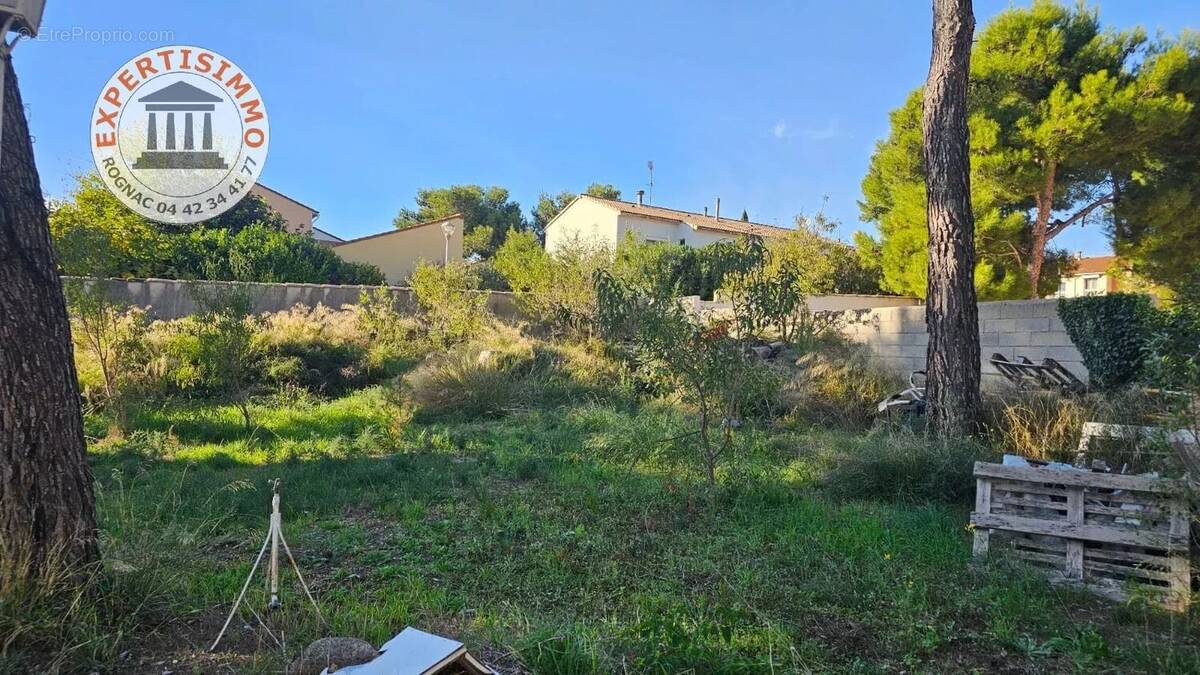 Terrain à ROGNAC
