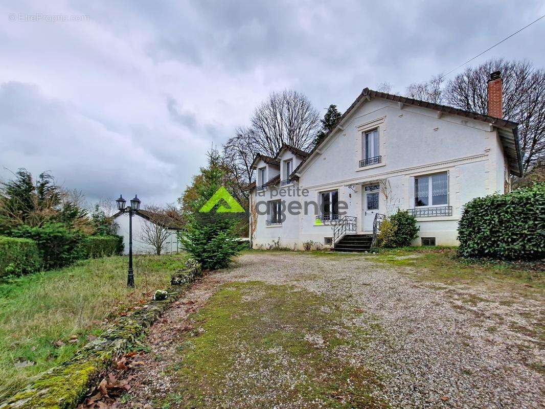 Maison à MASBARAUD-MERIGNAT