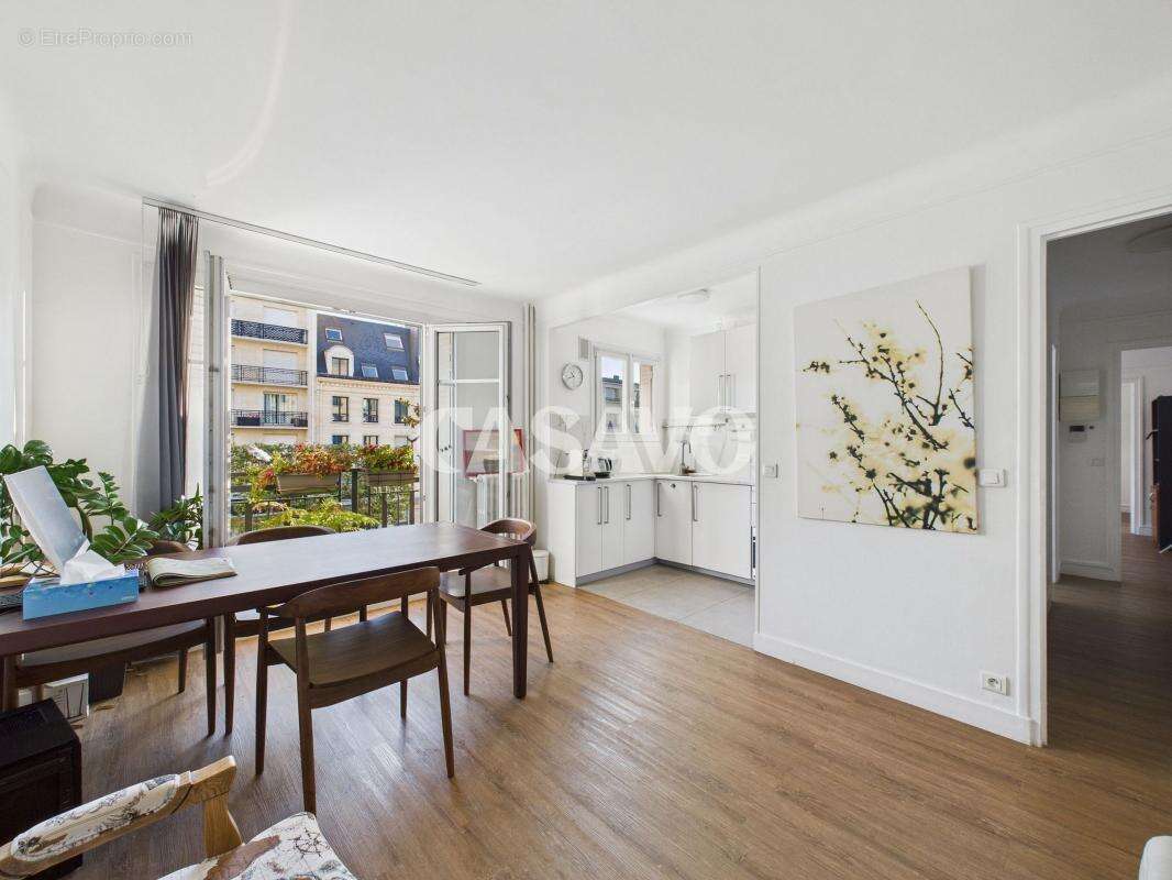 Appartement à CHARENTON-LE-PONT