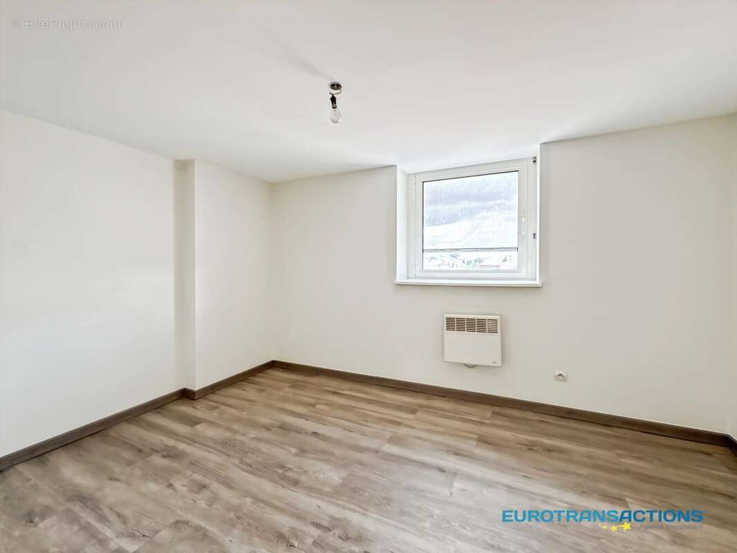 Appartement à NIEDERMODERN