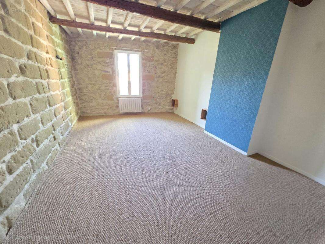 Appartement à MONTAREN-ET-SAINT-MEDIERS