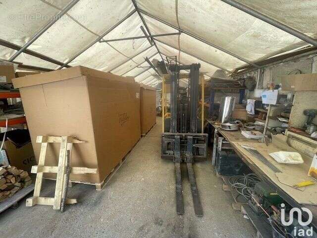 Photo 3 - Commerce à SAINT-FARGEAU-PONTHIERRY