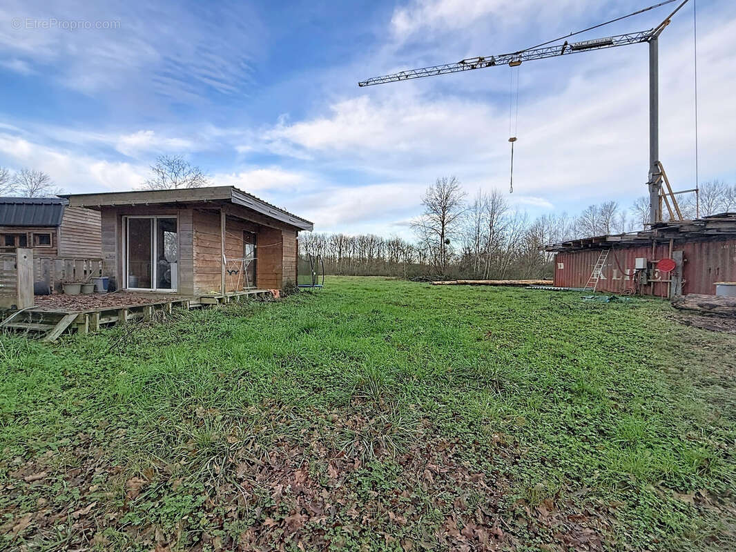 Terrain à COURTERANGES