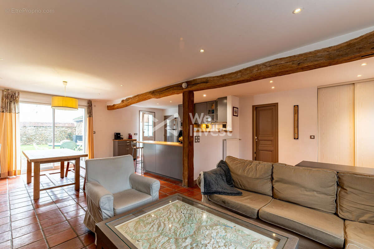 Maison à VILLENEUVE-LE-COMTE