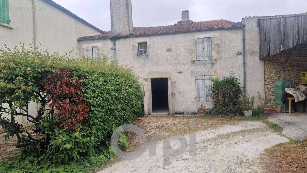 Maison à CROIX-CHAPEAU